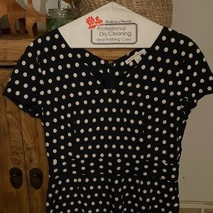 Banana Republic lined shift dress. Navy with cream polka dots. Size 6P.